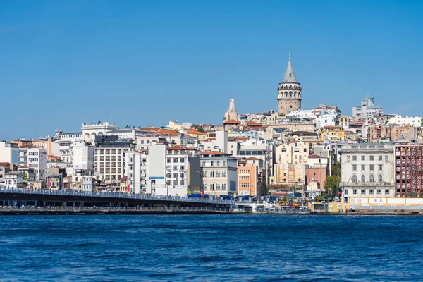 Türkiye'de Galata Kulesi manzaralı İstanbul silueti