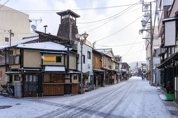 Takayama old town with snow falling in Gifu, Japan — Stock Photo, Image