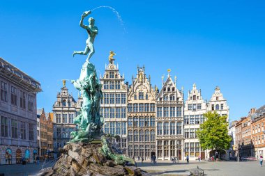 Antwerp 'in Belçika' daki Grote Markt 'ı.