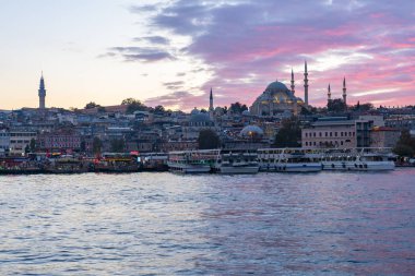 İstanbul kenti Türkiye 'de ufuk çizgisi ve liman