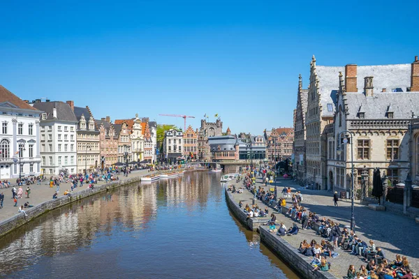 Gent Altstadt Skyline mit Kanal und in Belgien — Stockfoto