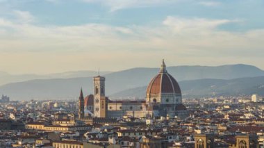 Floransalı Duomo ve Tuscany, İtalya 'da gün batımı.