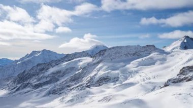 İsviçre 'deki Jungfrau' da kar dağının zaman aşımı.