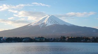 Japonya 'daki Kawaguchiko Gölü ile Fuji Dağı' nın zaman aşımı.