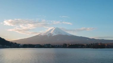 Japonya 'daki Kawaguchiko Gölü ile Fuji Dağı' nın zaman aşımı.