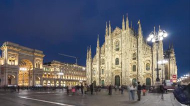 İtalya, Milan 'daki Piazza del Duomo' nun zaman aşımı.