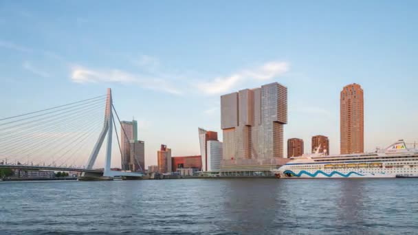 荷兰鹿特丹 2019年5月15日 在荷兰鹿特丹拥有地标建筑的鹿特丹港口的时间流逝 — 图库视频影像