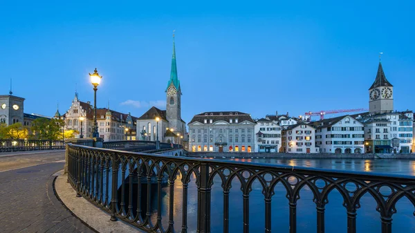 Nachtaufnahme Der Stadt Zürich Mit Blick Auf Fraumünster Der Schweiz — Stockfoto