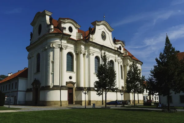 Klasztor Brevnov Jest Najstarszym Czeskim Klasztorem Położonym Dzielnicy Brevnov Pradze — Zdjęcie stockowe