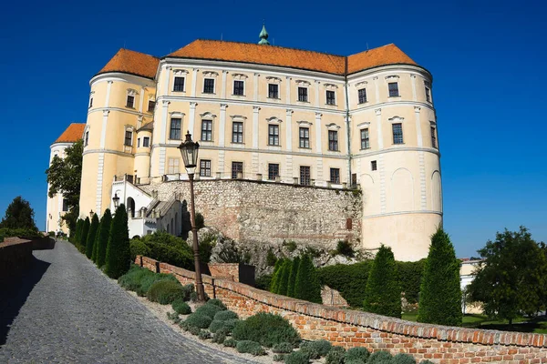 Były Pałac Liechtenstein Później Dierichstein Stojący Znaczącym Urwisku Tworzą Przytłaczającą — Zdjęcie stockowe