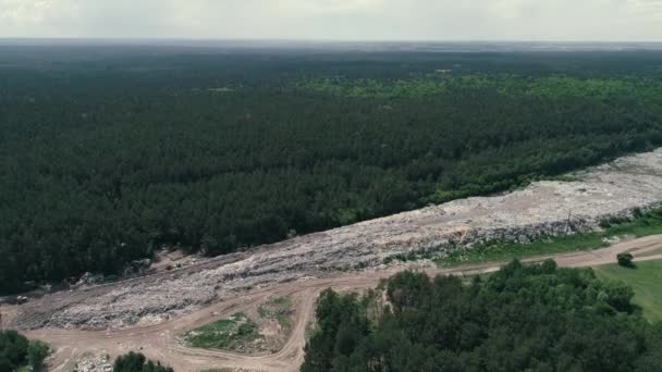 Vidéo de drones aériens 4K. Envolez-vous vers la décharge — Video