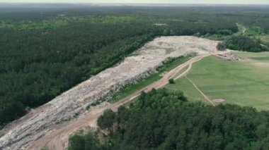 4 k hava dron görüntüleri. Çöplüğü sinek