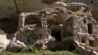 HD fooage. Abanoned kayalarda ev sahipliği yapmaktadır. El kamera