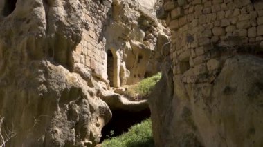 HD fooage. Abanoned kayalarda ev sahipliği yapmaktadır. El kamera