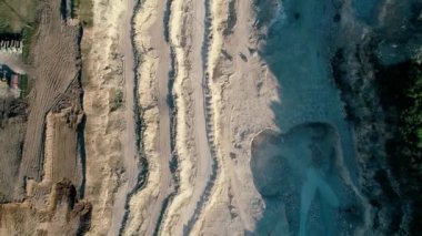 4 k uçağı hava görüntüleri. Dağ taş ocağı üstten görünüm uçmak