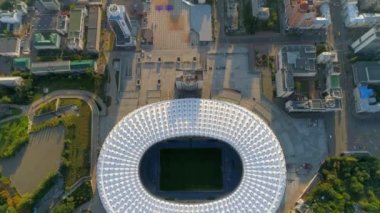 4 k hava dron görüntüleri. Dikey panorama Şehir Stadyumu.