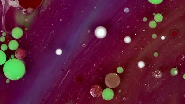 Abstracte achtergrond. Acryl kleurrijke bubbels mengen in olie — Stockvideo