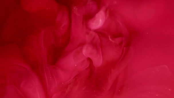 Абстрактный фон. Красные чернила реагируют в воде, создавая абстрактный фон . — стоковое видео