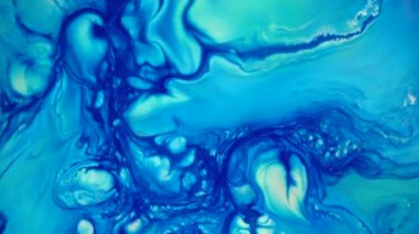 4 k görüntüleri. Suda mürekkep. Mavi mürekkep arka plan oluşturma suya tepki.