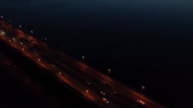 Havadan görüntüleri. Şehir görünümünde akşam Kiev köprüden sinek