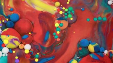 Soyut çok renkli boya kabarcıklar. Ağır çekim. Üstten Görünüm