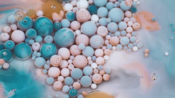 Abstracte pastel kleuren bubbels verf. Slow-motion. Bovenaanzicht — Stockvideo