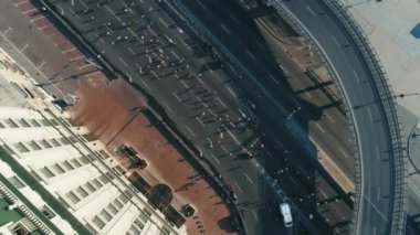 Maraton sokakta koşuyor. En iyi görüntü çekimi