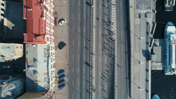 Marathón běží na ulici. Snímek pohledu shora — Stock video