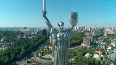 Hava aracı görüntüleri. Kyiv 'deki anavatanın etrafında uç.