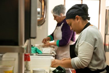 Leonardo, Ensenada ünlü restoran güzel geleneksel Meksika gıda hazırlama Ensenada, Baja California Norte, Meksika, 10th Ocak 2019, bayanlar
