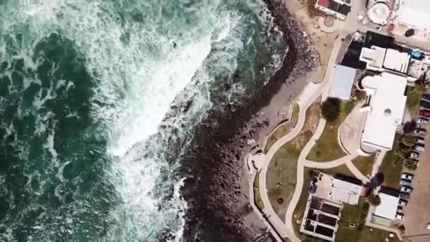 Yapay Kayalık Kıyı Hava Üst Görünümü — Stok video