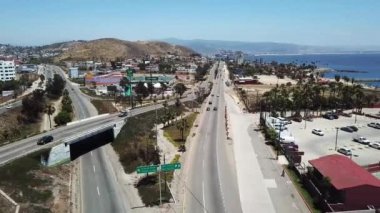 Baja California sahilinin havadan çekilmiş fotoğrafı, uçarak
