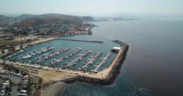 Aterrizaje Puerto Deportivo Durante Marea Roja — Vídeo de stock