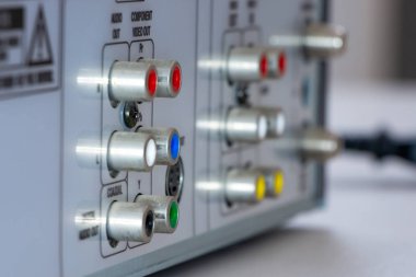 Vhs oynatıcısının arkasındaki Rca konnektörleri