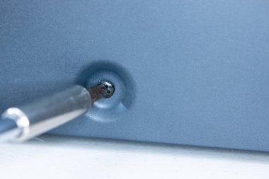 Phillips vida ve uğursuz tornavidayı kapat.