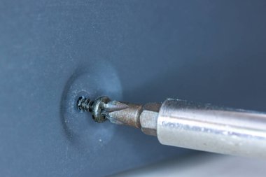 Phillips vida ve uğursuz tornavidayı kapat.