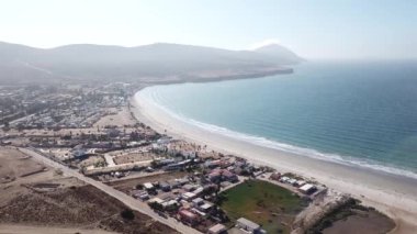 Ensenada Meksika 'daki Estero plajının hava görüntüsü.