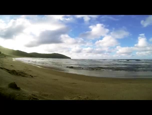 Tiempo Una Puesta Sol Nublada Sobre Playa Mexicana Solitaria — Vídeo de stock