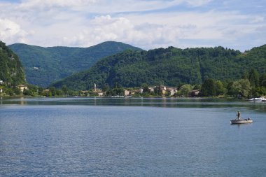 25 Mayıs 2018-laveno ponte tresa-İtalya-görüş Gölü'nün Ceresio üzerinden şehir, Lavena Ponte eşsesli Ponte Tresa İsviçre sınırlayan Tresa
