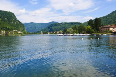 25 Mayıs 2018-laveno ponte tresa-İtalya-görüş Gölü'nün Ceresio üzerinden şehir, Lavena Ponte eşsesli Ponte Tresa İsviçre sınırlayan Tresa