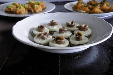 meze buffalo mozzarella ve hamsi ile