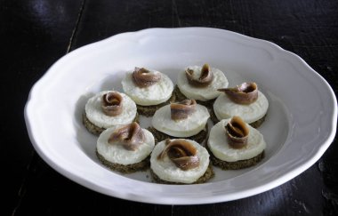 meze buffalo mozzarella ve hamsi ile