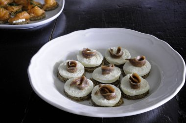 meze buffalo mozzarella ve hamsi ile