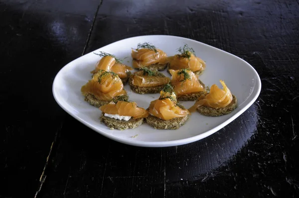 somon füme ve dereotu ile meze