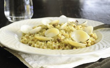 İstiridye ile Sardunyalı fregola