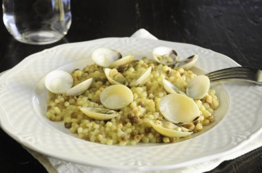 İstiridye ile Sardunyalı fregola