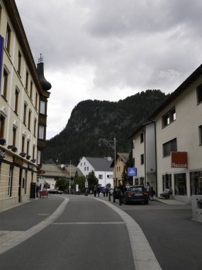 17 Ağustos 2018-saintz moritz-suisse-görünümü en önemli caddelerinden Pontresina, İsviçre'de bulunan büyüleyici bir şehir