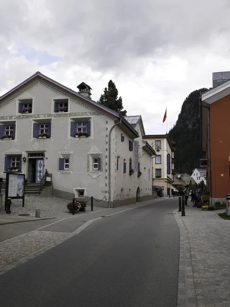 17 Ağustos 2018-saintz moritz-suisse-görünümü en önemli caddelerinden Pontresina, İsviçre'de bulunan büyüleyici bir şehir