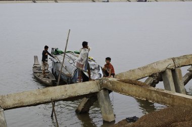21 Eylül 2006-Phnom Penh-Kamboçya-insanlar Phnom Penh, Kamboçya'nın başkenti mekong Nehri boyunca