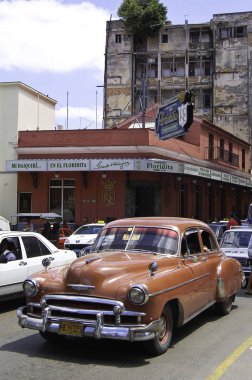 17 Nisan 2007-havana-Küba-Küba, Küba sokaklarında eski Amerikan arabaları